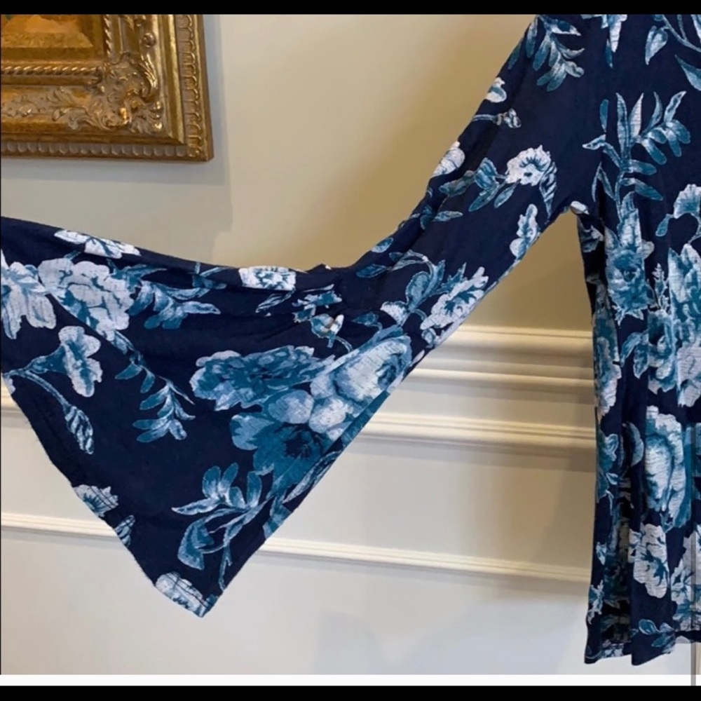 Blue floral top - Picture 3 of 5